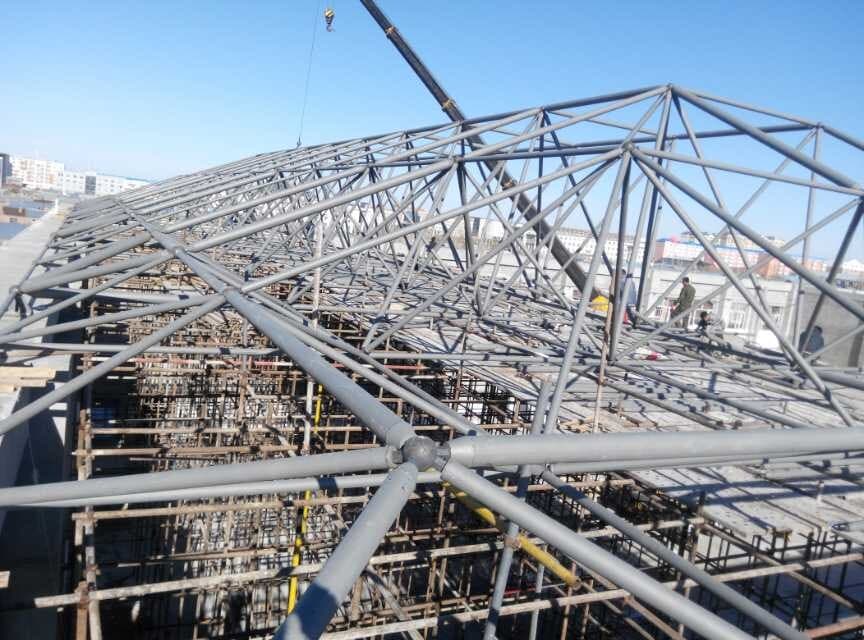 海东商贸城屋顶网架工程